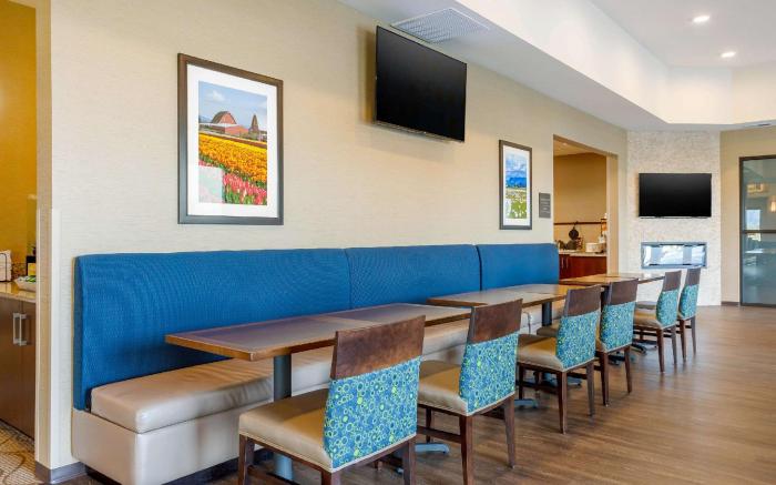 Comfort Suites Burlington near I-5