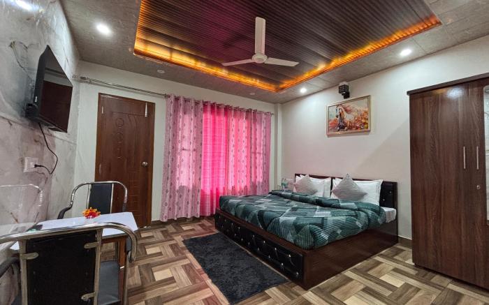 Pinewood Luxury Hotel