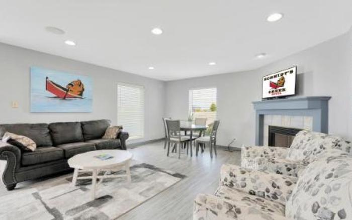 Schmidt's Creek Hotel