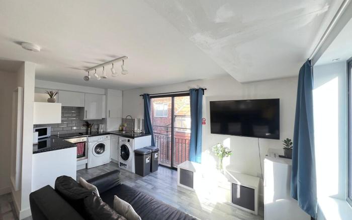 Cosy 2BR Apt near NTU & City Centre- FreeParking