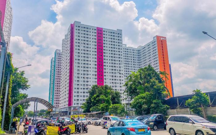 Cozy 2BR Apartment Green Pramuka City By Travelio