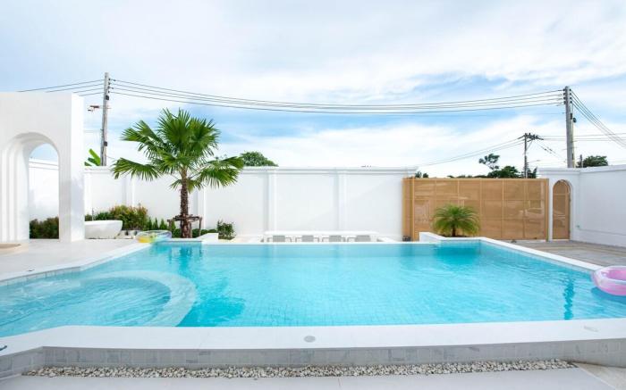 Brown Empire Pool Villa Pattaya