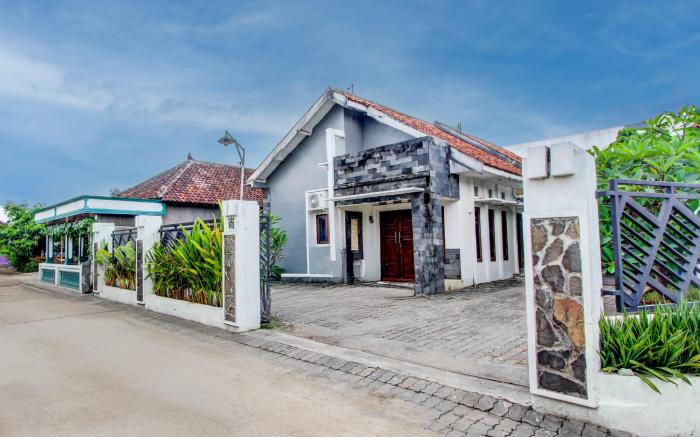 OYO 94851 Watulumpang 1 Guest House