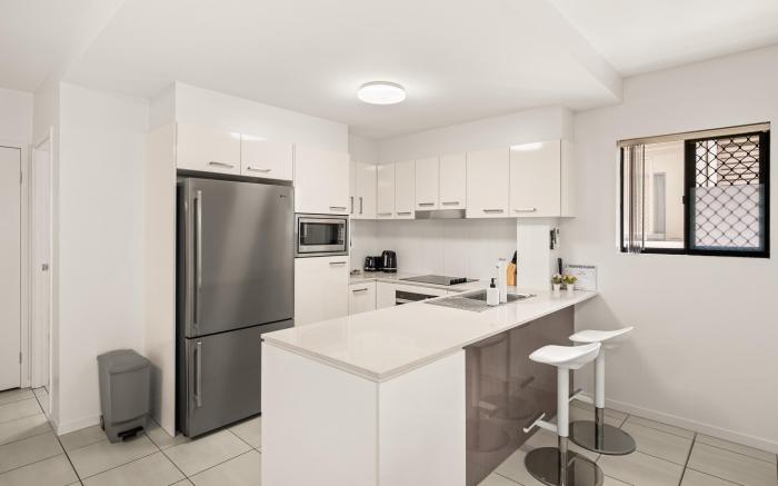 Central South Brisbane Stay with Pool Access