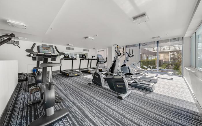 Stylish 1-Bed Flat with Pool, BBQ & Sauna Access