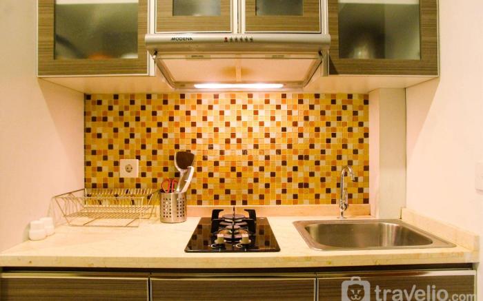 Deluxe Studio M Gold Tower Apartment By Travelio