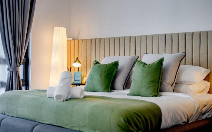 KLCC Royal 1Bed | Netflix | LRT | Skyline View