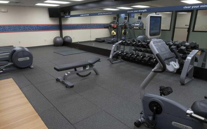 Hampton Inn & Suites Fairfield Hotel