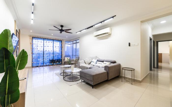 Royal Domain 6pax near Publika by Sleepy Bear