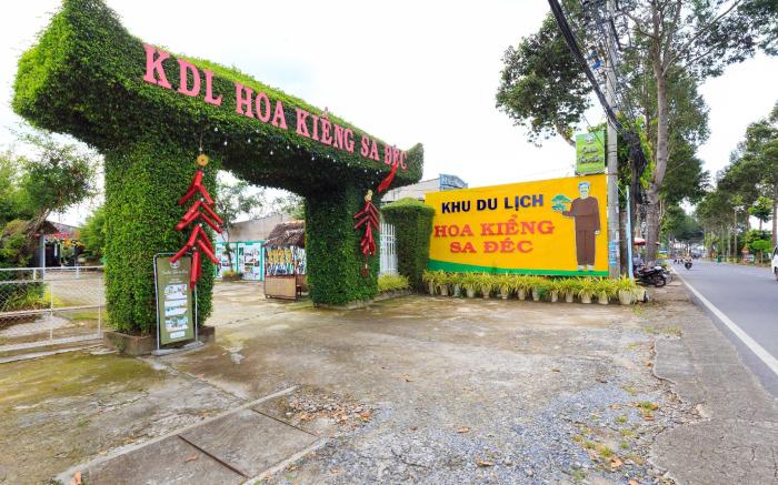 Sadec Farmstay – Bonsai Garden Retreat + Breakfast