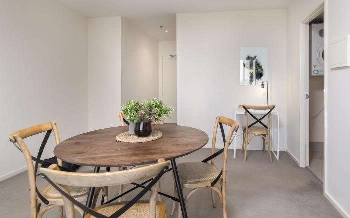 Central 1-Bed with Parking, BBQ and Indoor Pool