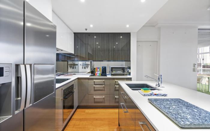 2-Bed Brisbane City Pad with Pool & Gym