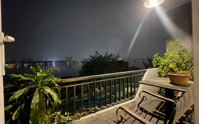 WhisperLake IdeaRoom by the Westlake