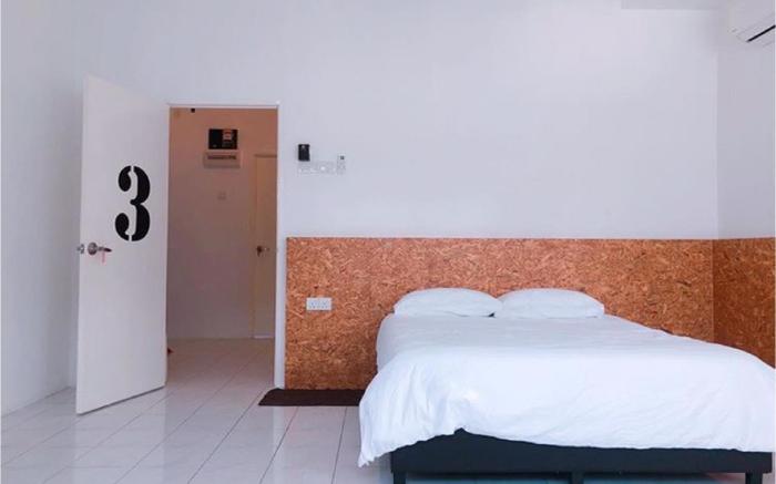 Haus 22 (King Bed for 2 with Private Bathroom)