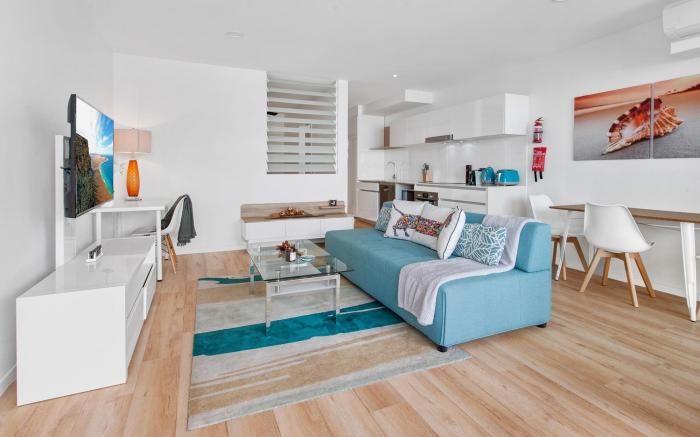 Spacious 2-Bed Unit With Balcony Next to The Gabba