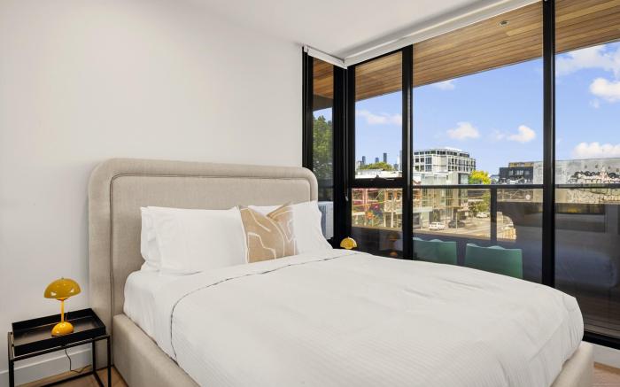 Bright 2-Bed Apartment in Fitzroy’s Heart