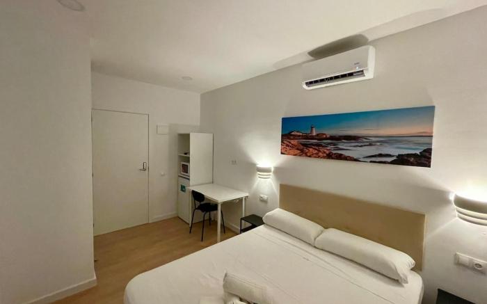 S4 - Huge and Minimalist King Room with Terrace