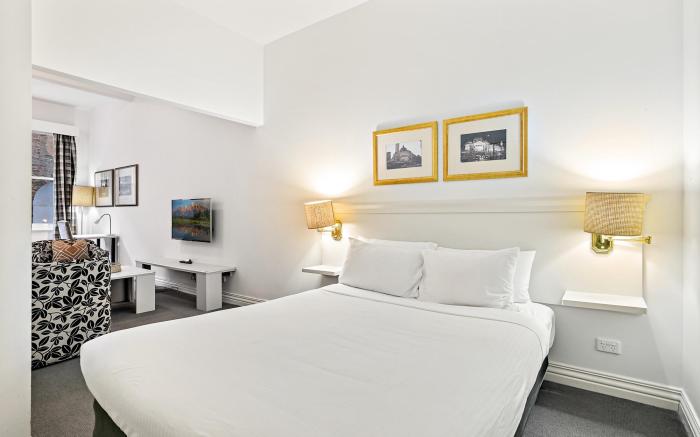 Inner-City Studio – Walk to Everything!