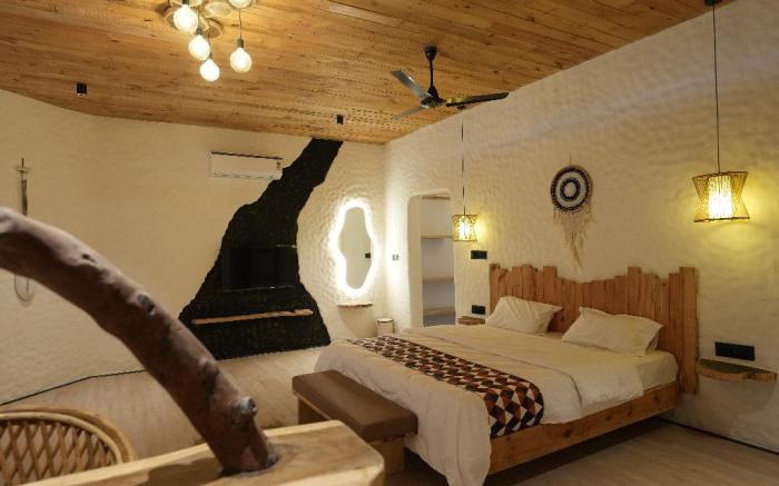 The Tides By the Beach