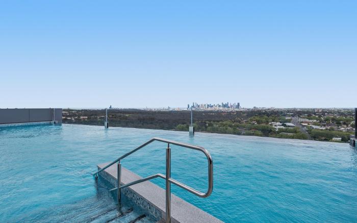 Generous 2-Bed Apartment with Great Amenities