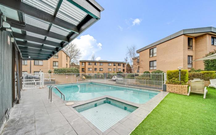 2-Bed with Pool, BBQ, Tennis Court & Parking