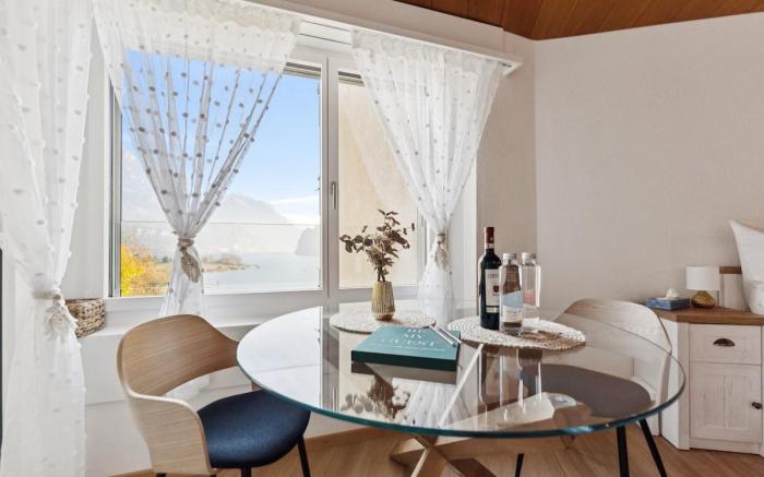 Lake View Studio | By the lake – Mountain view