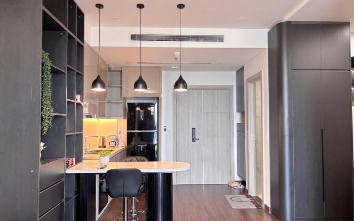 Lake view, 1 bedroom, projector, king bed B3008