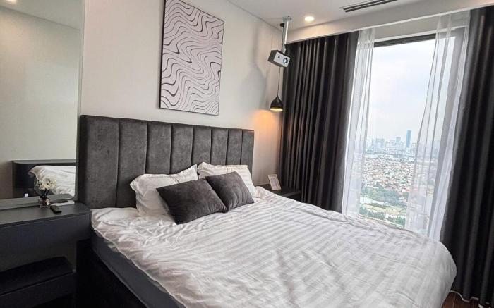 Lake view, 1 bedroom, projector, king bed B3008