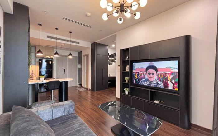 Lake view, 1 bedroom, projector, king bed B3008