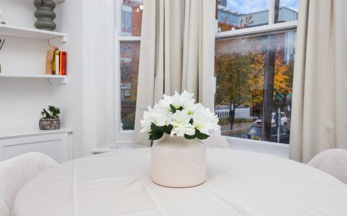 Comfortable Central London Base by River Thames