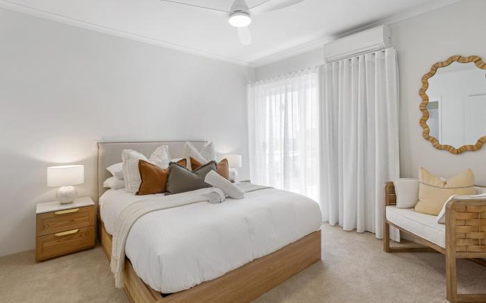 Stylish 3-Bed Apartment in Coastal Redcliffe