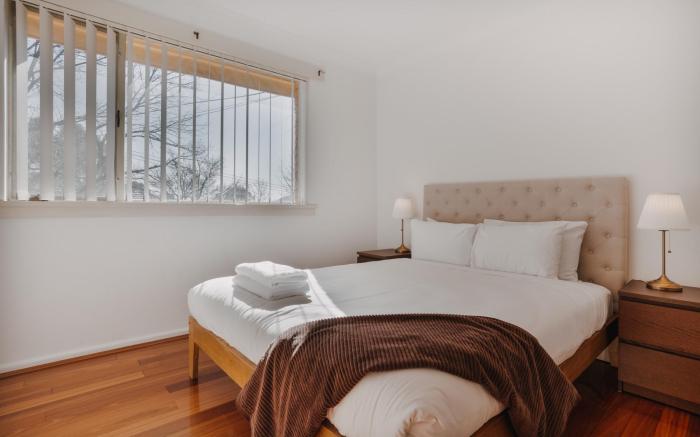 Restful Canberra Retreat in Spacious Terrace Home