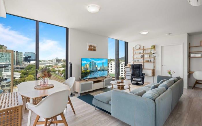 Spaciously Bright 1-Bed Apartment