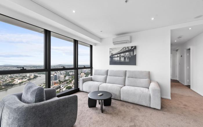 Brisbane High-Rise with Pool, Sauna & Gym Access