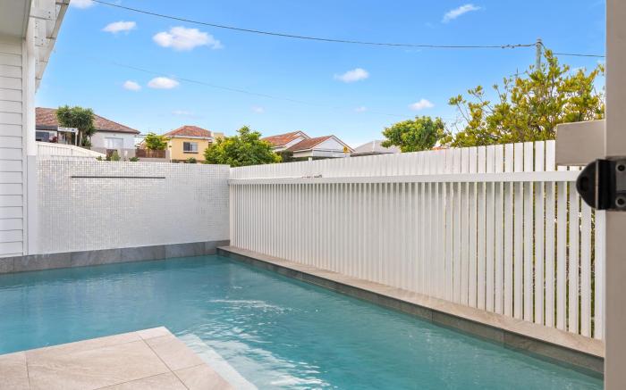 Deluxe 4-Bed Home with Pool & Fire Pit