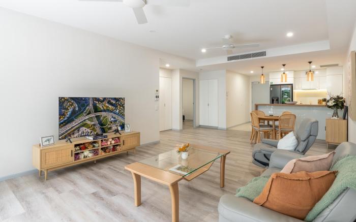 Best Location 2-Bed with Gym, Pool 7-min From CBD