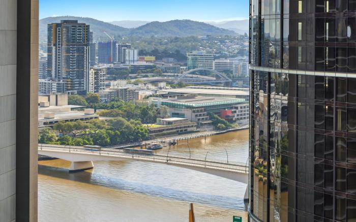 Brisbane 1BR with Pool, Spa, Sauna and Balcony