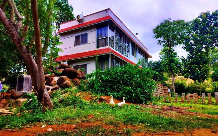 GlassHouse By Clous9Villa Resorts 