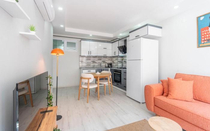 Cozy Apartment near Kaleici: City & Balcony Views