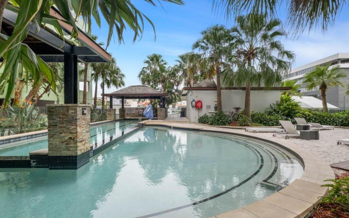 Sunny 2-Bed in Valley with Premium Amenities