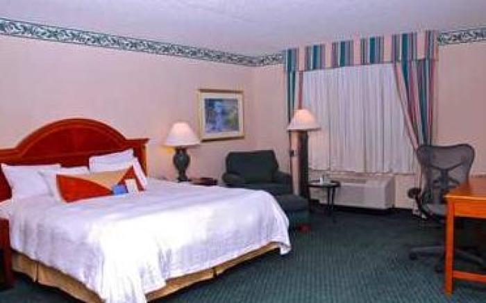 Hilton Garden Inn Staten Island Hotel