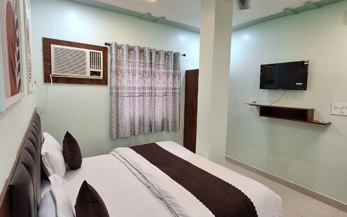 Illam by the Ghat near the Kashi Vishwnath temple