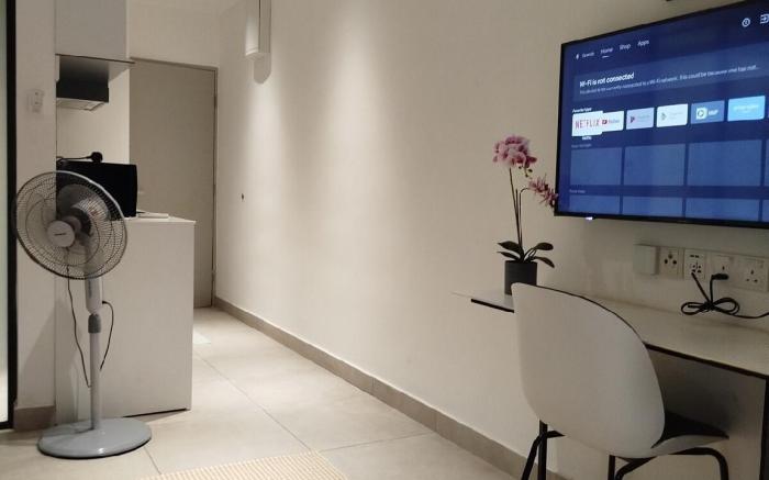 Cozy Queen Studio with Balcony by ComfyAsia