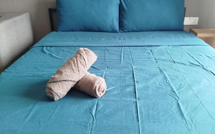 Executive Queen Studio with Balcony by ComfyAsia