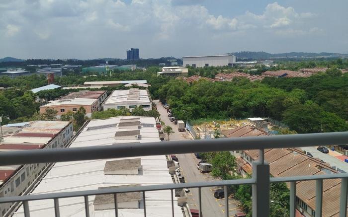 Lover's Queen Studio with Balcony by ComfyAsia