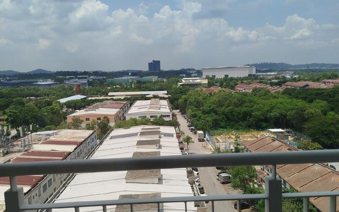 Lover's Queen Studio with Balcony by ComfyAsia