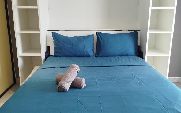 Deluxe Queen Studio with Balcony by ComfyAsia