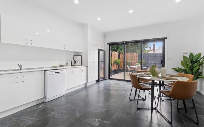 Sleek 2-Bed Terrace near Local Park