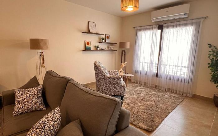 Furnished apartment, 3 bedrooms in PYRAMIDS HEIGTS