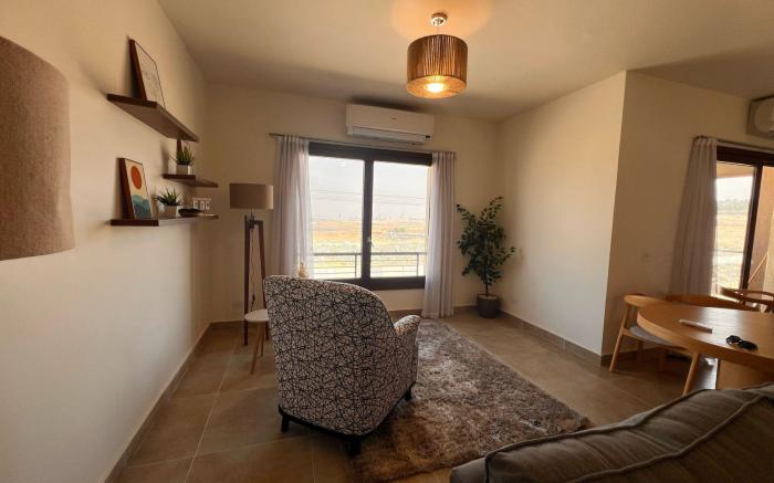 Furnished apartment, 3 bedrooms in PYRAMIDS HEIGTS